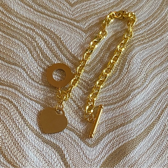 🌷$4 Bundle Add-on ~ Gold Plated Chain Bracelet w Toggle Clasp and Heart Charm - Picture 13 of 17